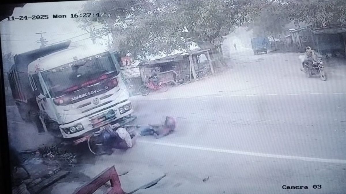 tragic accident sand laden dumper hits students in vaishali