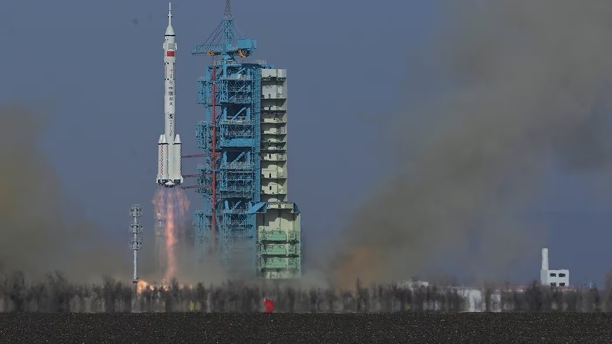 china sends spacecraft to return astronauts from space station