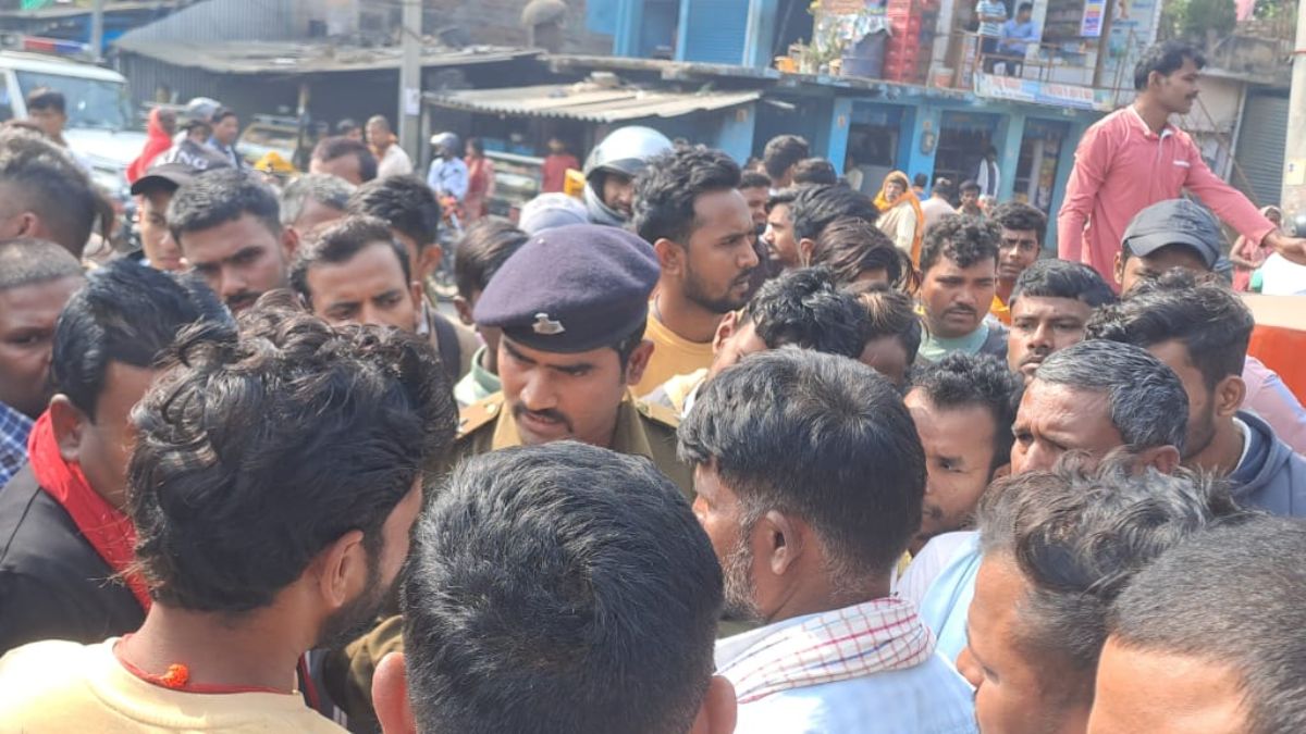 road accident in lakhisarai woman dies villagers protest