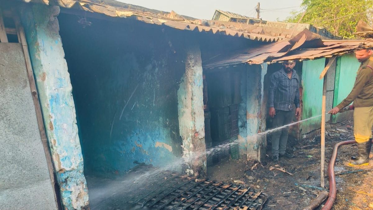 jharia fruit market fire godown blaze sparks arson suspicions