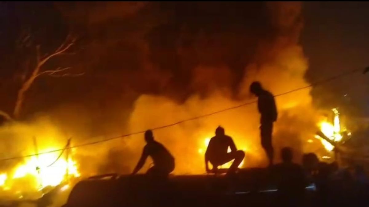 kanpur fire 25 warehouses and homes engulfed in rakhi mandi blaze