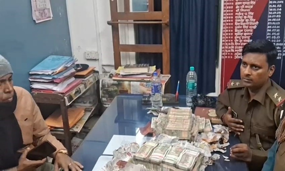 40 lakh seized 19yearold arrested at koderma railway station