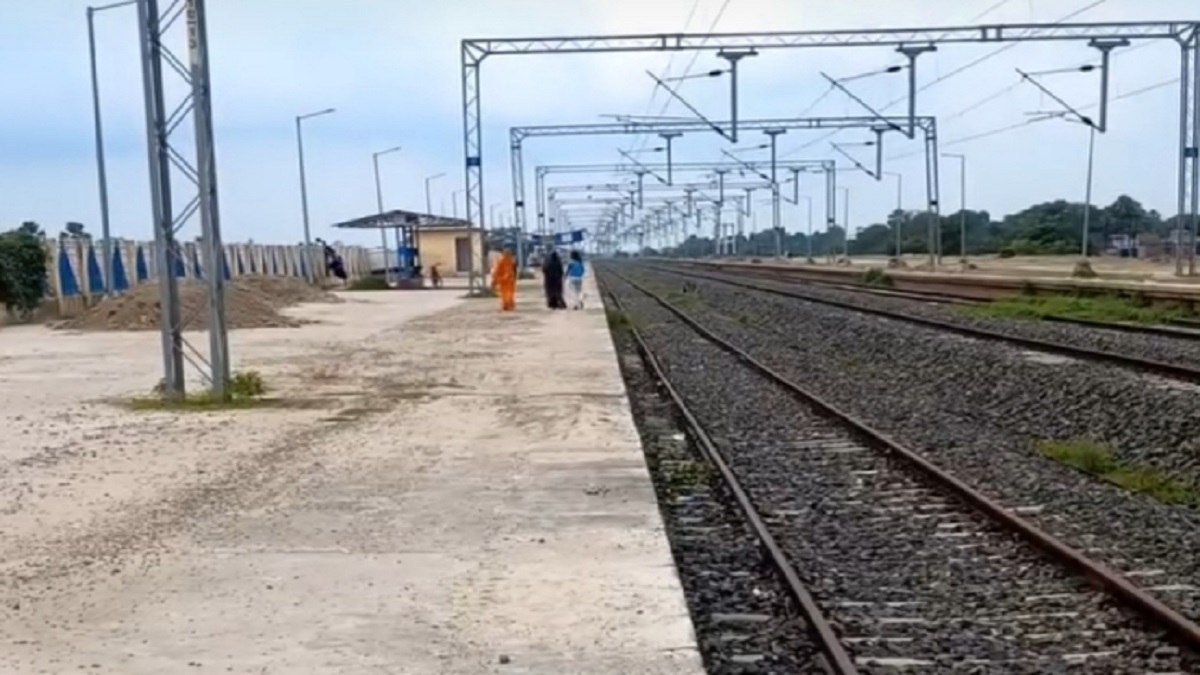 work on the construction of the sakri hasanpur via kusheshwarsthan railway line in darbhanga has been stalled for 19 years