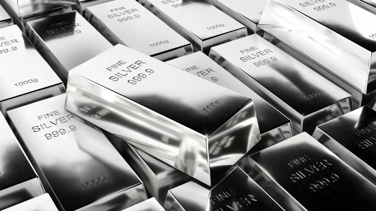 silver prices may climb up to 3 lakh as silver stockpile slump in china