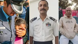 विंग कमांडर अफशान बच्ची के साथ व बलिदानी नमांश स्याल व इनके पिता जगन्नाथ।