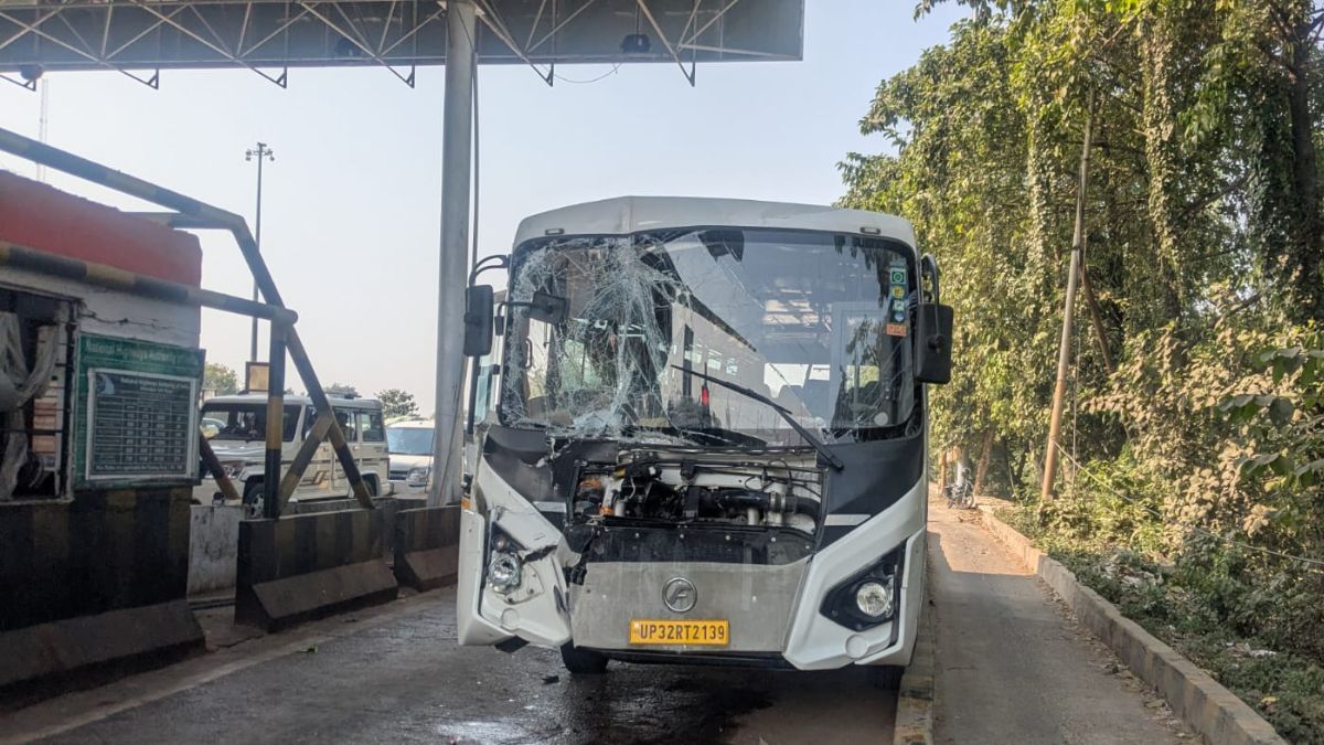 19th national jamboree four student injured as bus collided with truck in barabanki student were going to ayodhya