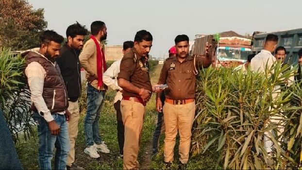 Jhansi Accident: डिवाइडर पर बस चढ़ने से चार मजदूर आए चपेट में, एक की मौत