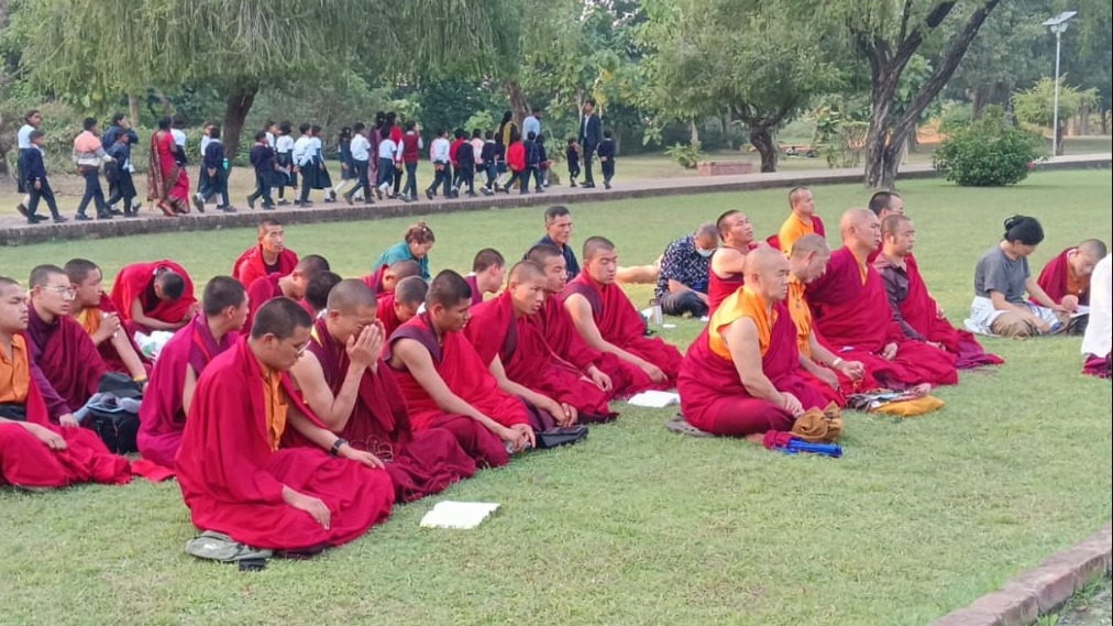 shravasti foreign pilgrims flock despite cold weather