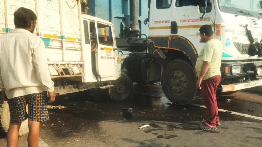 kanpursagar highway jam loader collision causes 10km traffic snarl
