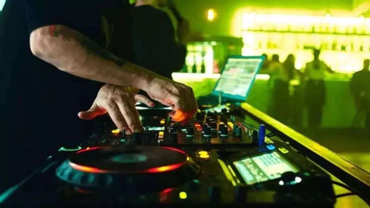 those who play dj music after 10 pm are in trouble strict action will be taken