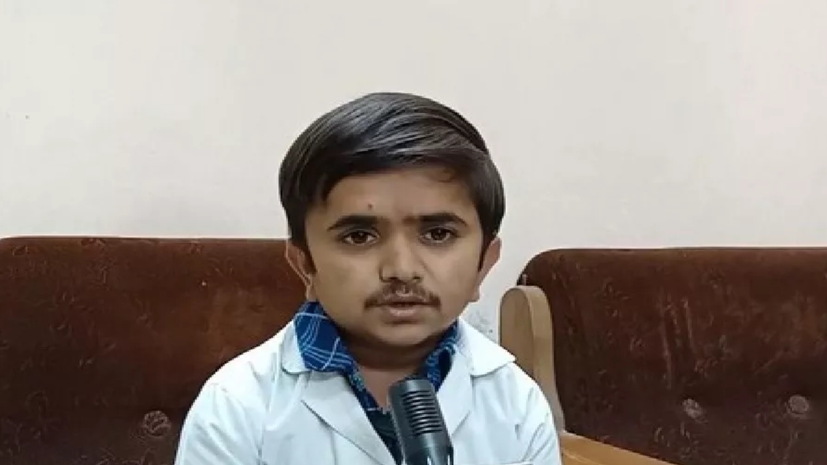 dr ganesh 3foot doctor starts medical officer job after legal mbbs fight