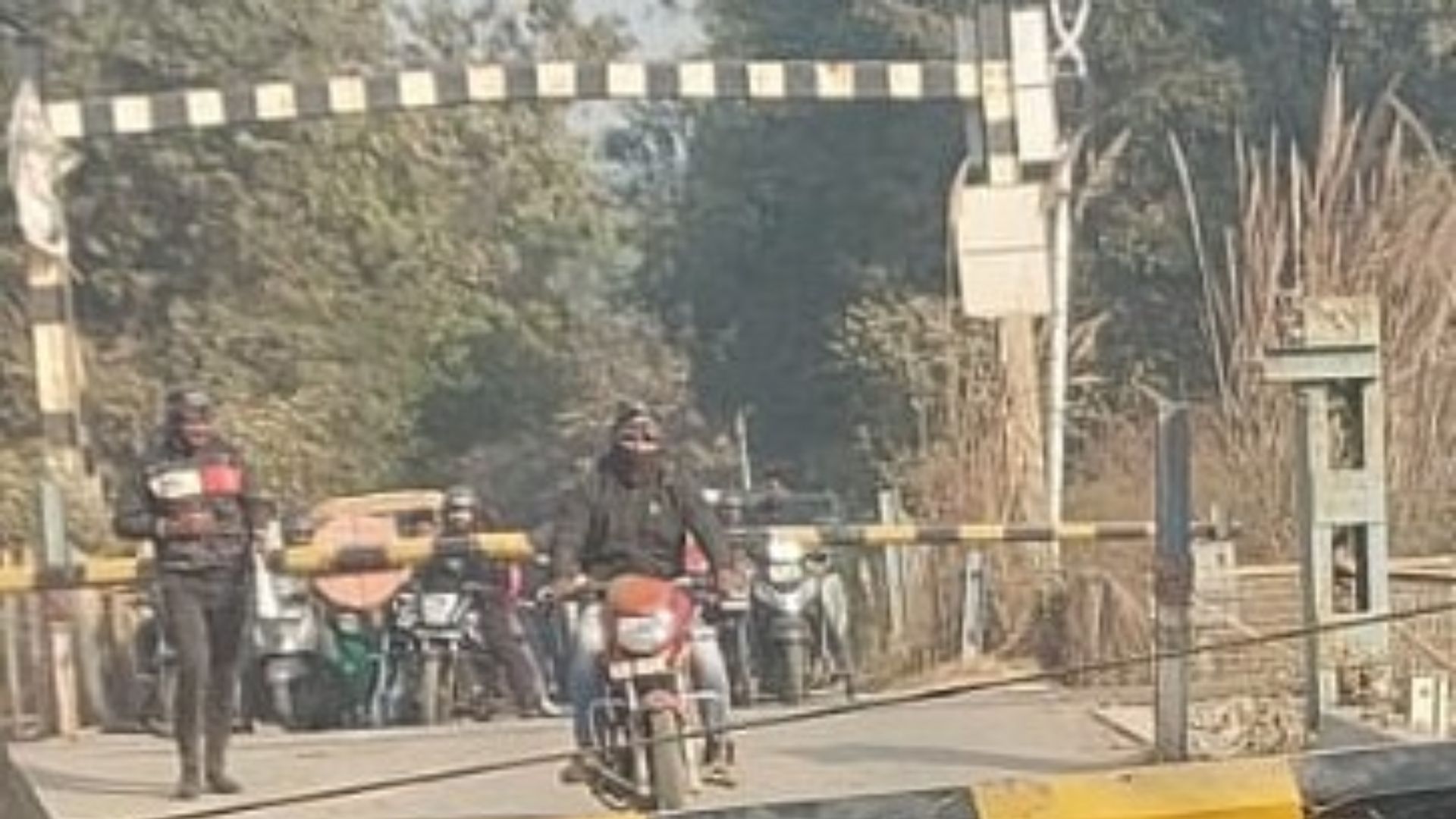 hapur people risk lives crossing closed railway gate in pilkhuwa