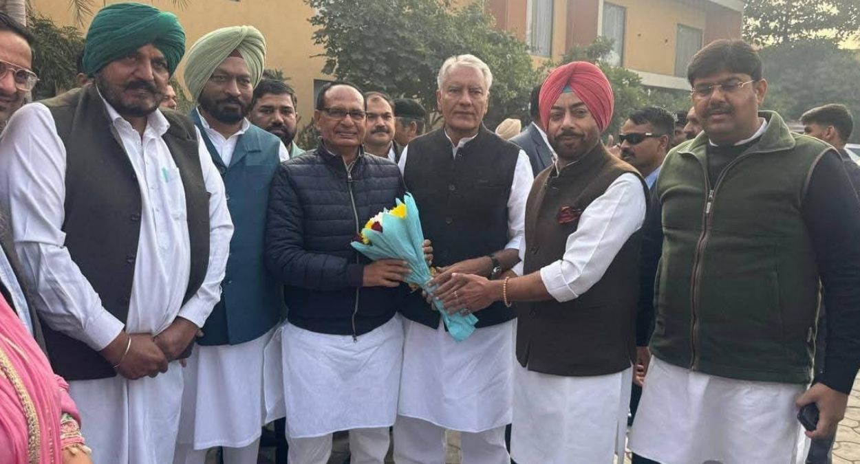 union agriculture minister shivraj singh chouhan held a direct dialogue with farmers and praised them for not burning stubble