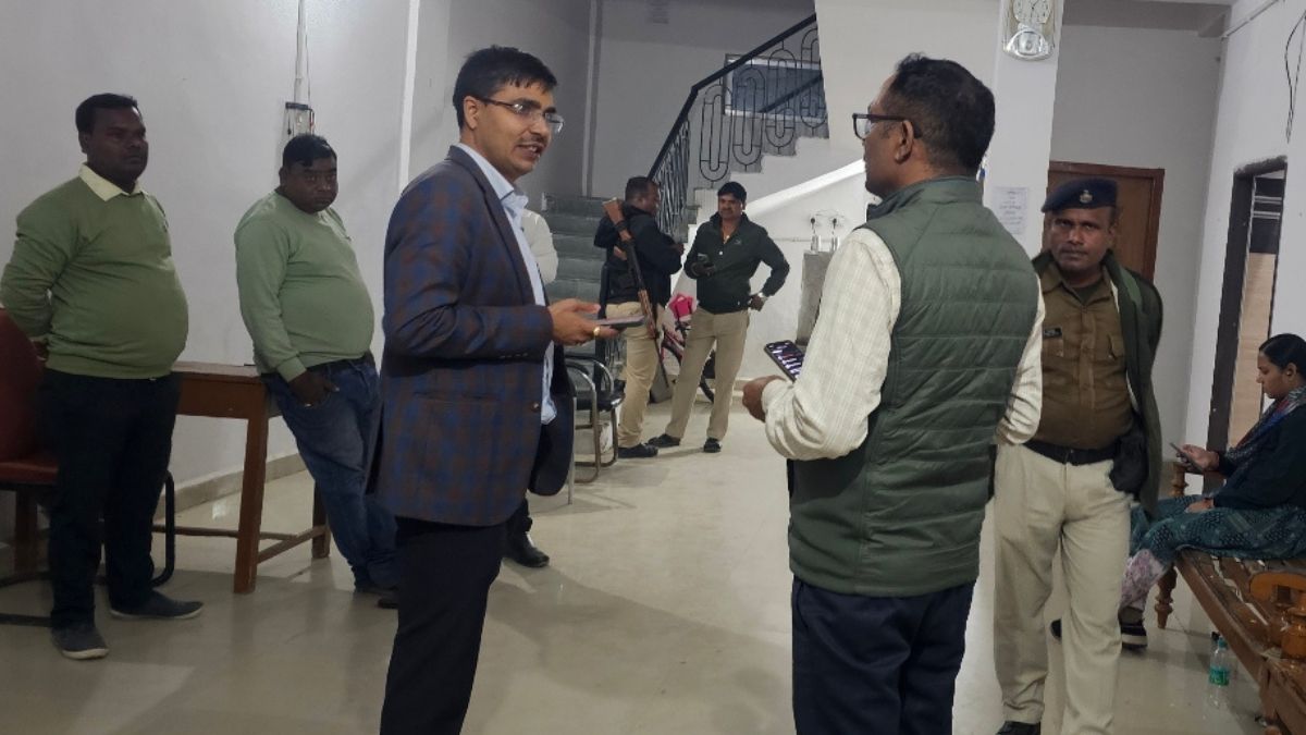 surveillance raid at the residence and office of rosda eo samastipur news