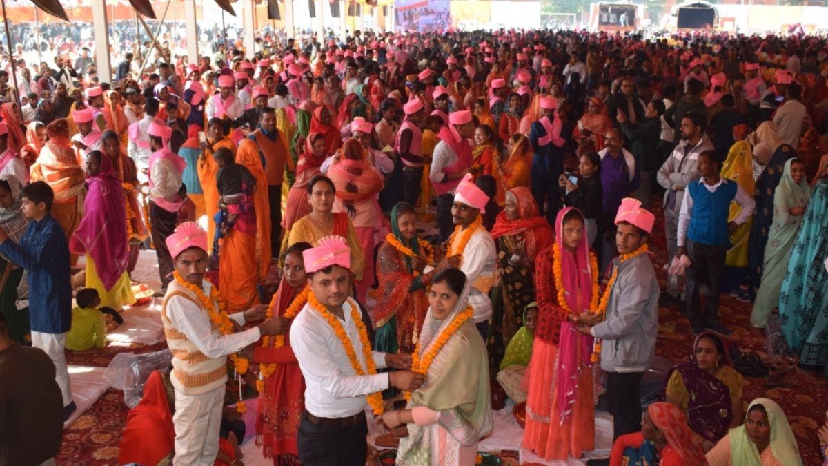uttarpradeshbareillymassmarriagescheme407couplesbiometricverificationrs60000aid