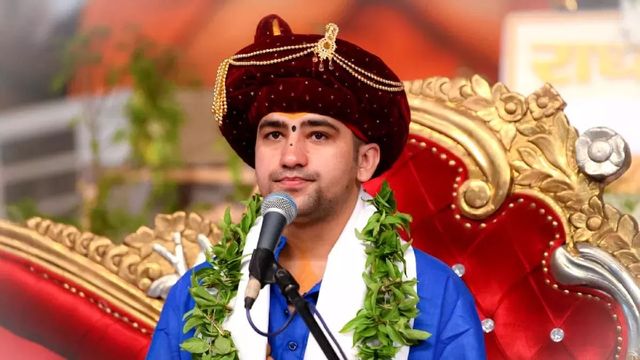 झांसी में धीरेन्द्र कृष्ण शास्त्री के दरबार में उमड़ा जनसैलाब, ज्योतिरादित्य सिंधिया भी पहुंचे; लिए दो बड़े संकल्‍प
