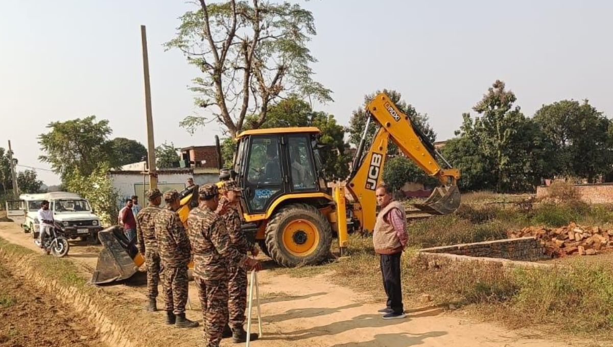 gorakhpur gda demolishes illegal plotting bulldozer action