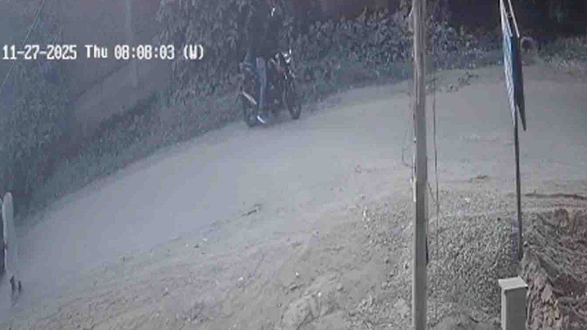 gang active in muzaffarpur youth threatened during atm withdrawal and his debit card replaced