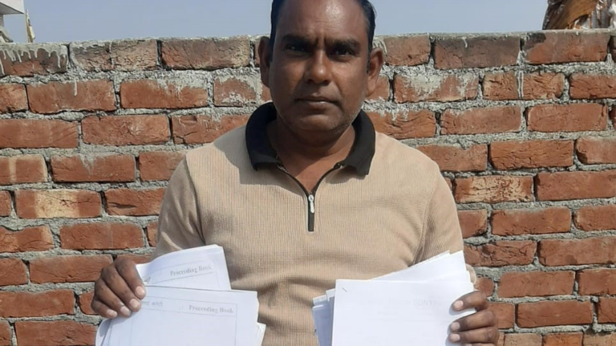 rti mockery in rewari villager pays 2000 gets blank papers