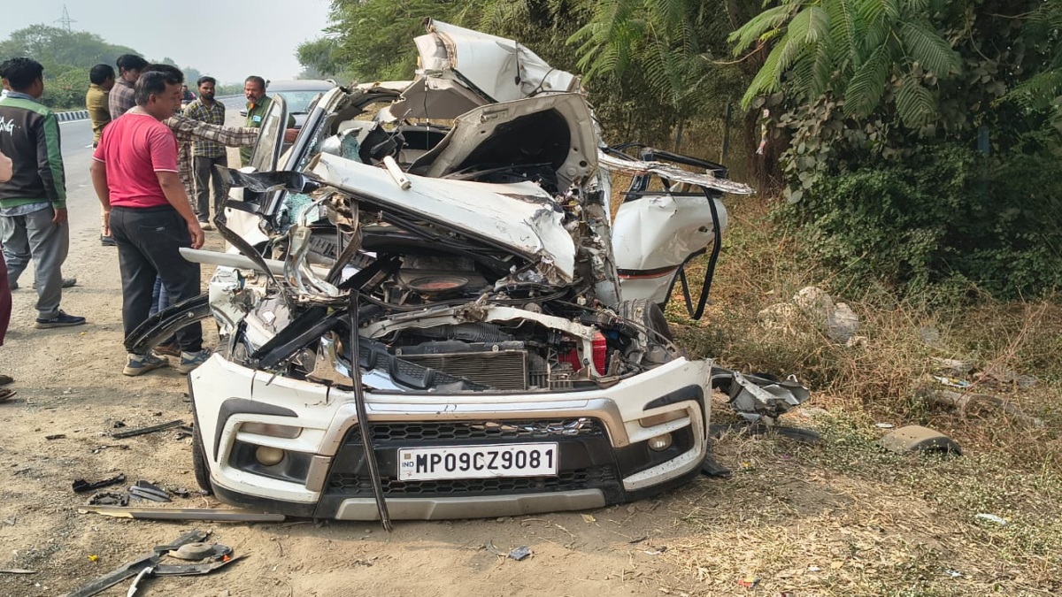 sehore road accident two dead three injured in fog collision