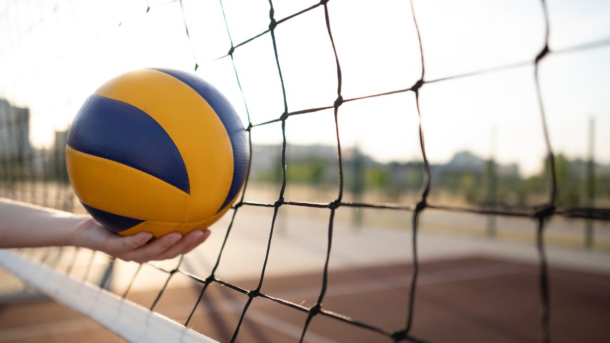 tragic death man dies playing volleyball in up village
