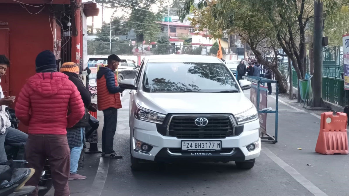 outsiders are running the municipal toll and parking in nainital