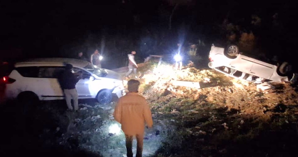 barabanki road accidents one dead 18 injured in car and bike collisions