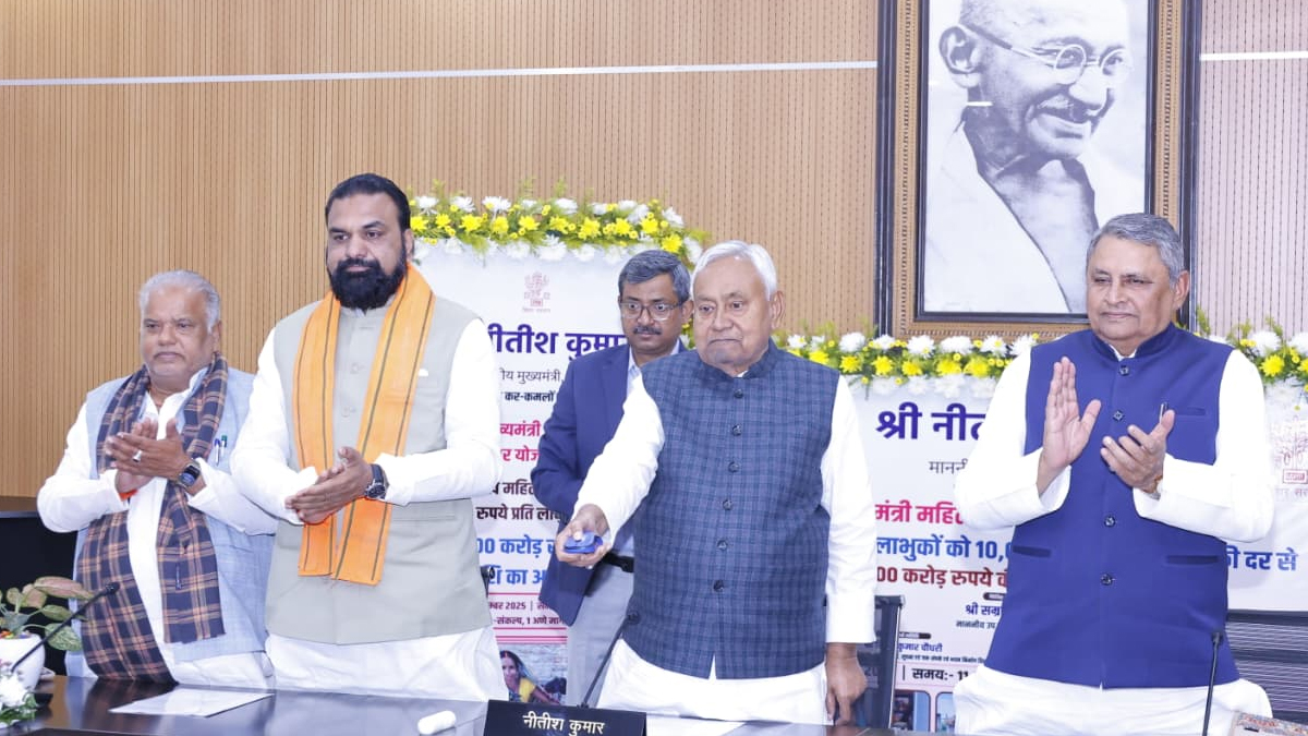 cm nitish kumar transfers funds to womens accounts in bihar
