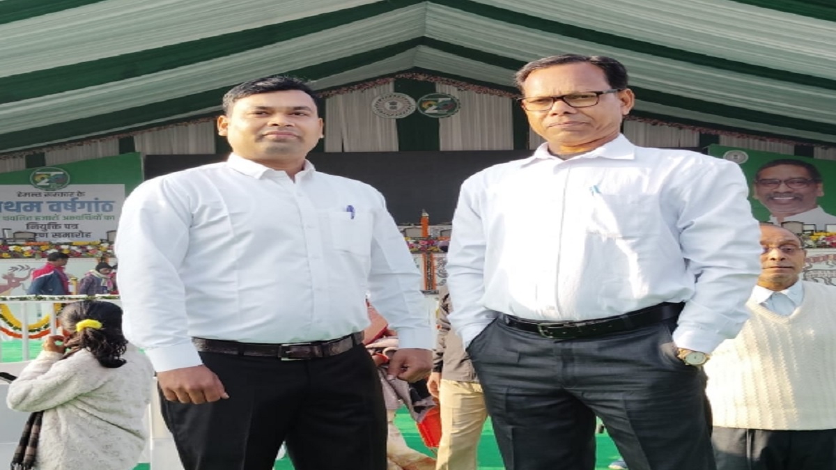 dhanbad fatherson success story cm soren appoints teachers