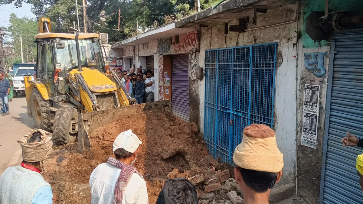 ara bulldozer action protest road blocked administration warns