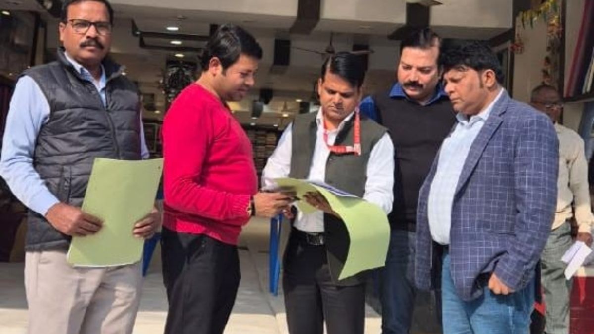 gst raid in kushinagar 1582 lakh recovered from three firms