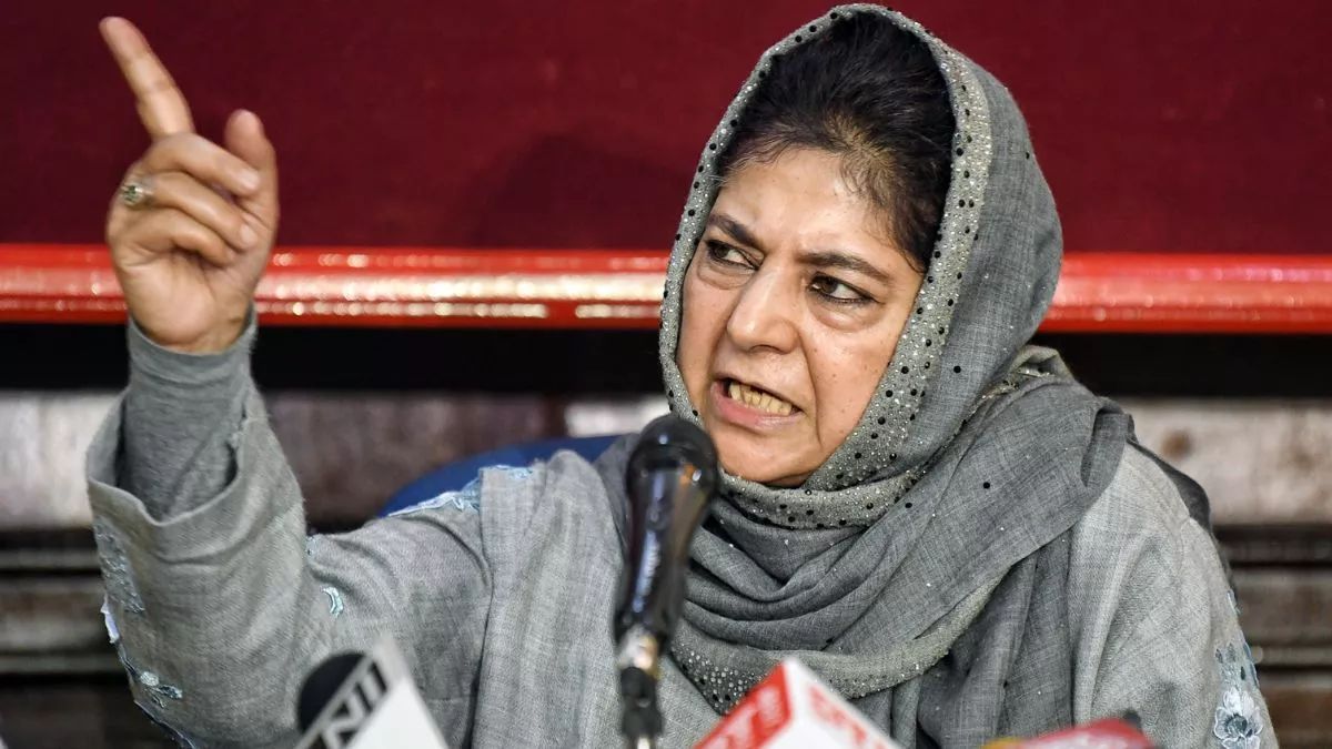 mehbooba mufti protested the demolition of a journalists illegal house built on jda land blaming the national conference
