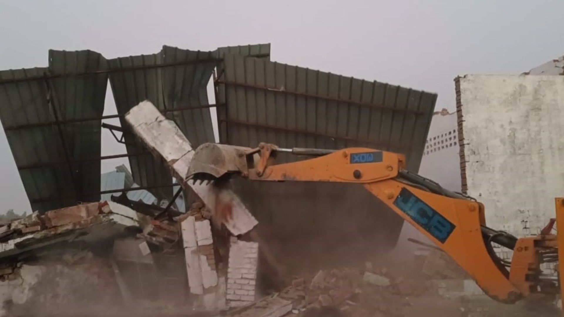 greater noida illegal encroachment removed in asafpur