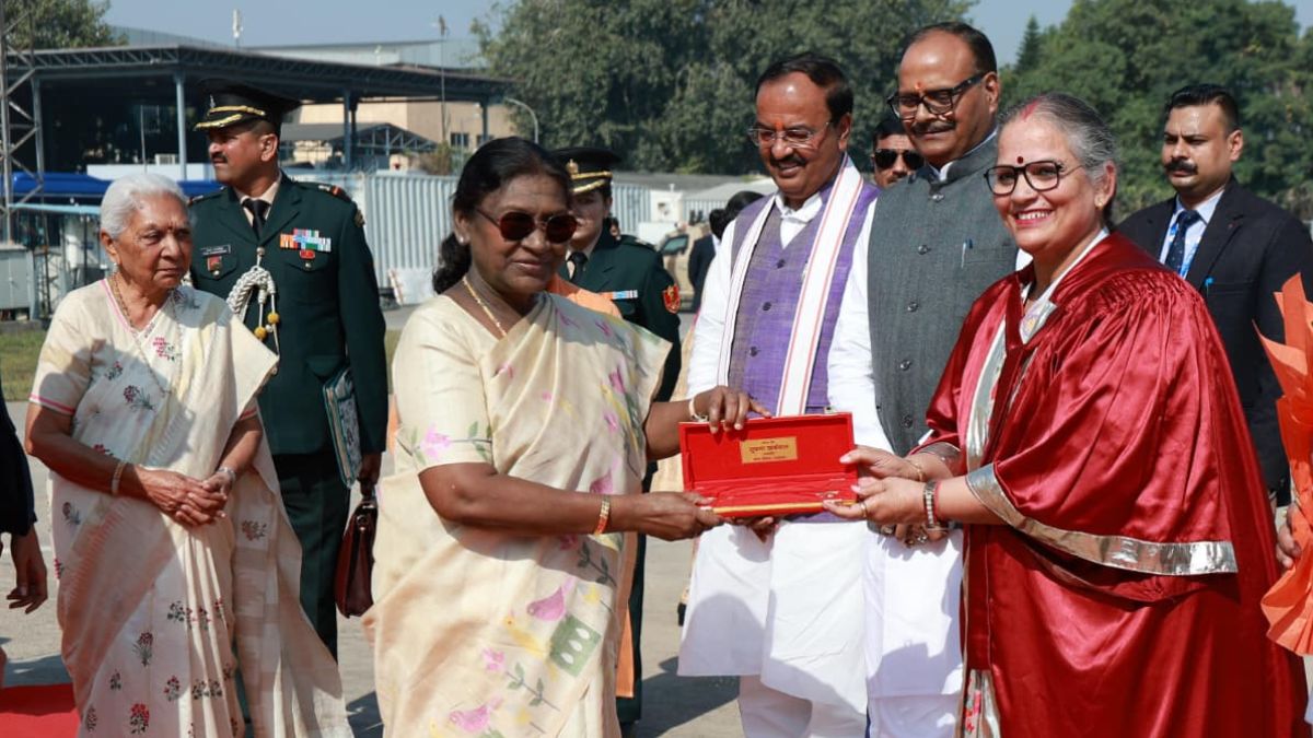 president in lucknow president droupadi murmu welcomed by mayor lucknow shushma kharkwal and delivered key of lucknow