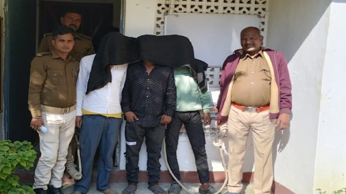 darbhanga main accused arrested for brandishing pistol in rajo village
