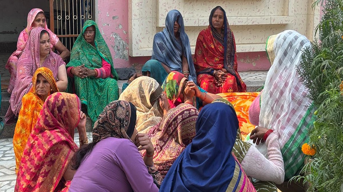 father and son from prayagraj unfortunate news of death in road accident wave of grief