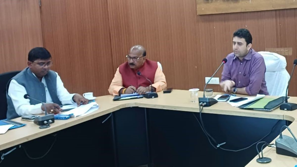 mla said coordinate with the ssb to stop the black marketing of fertilizers near the nepal border