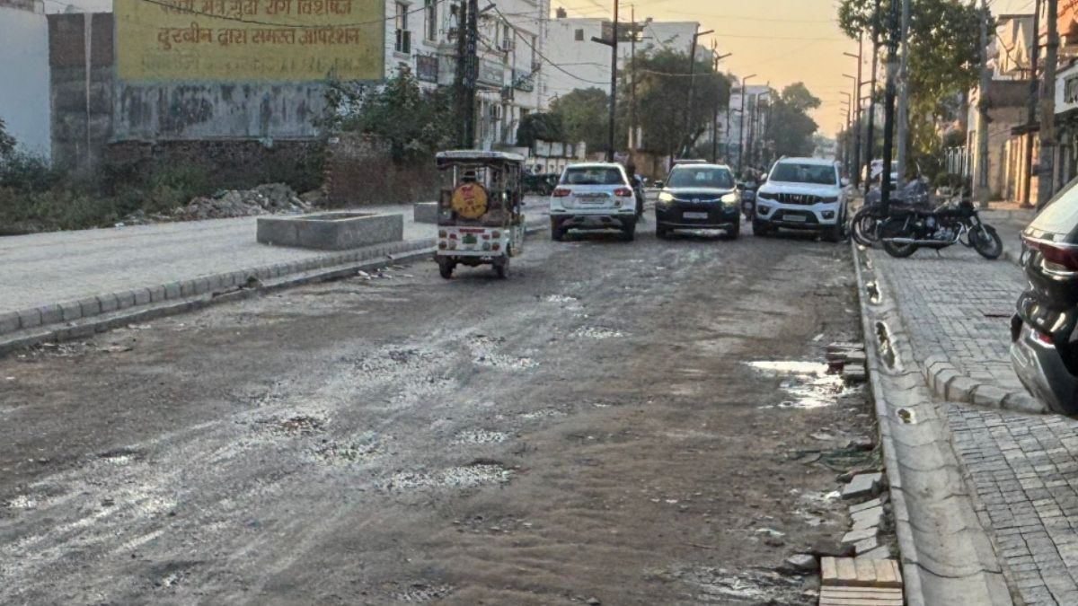 bareillycmgreenroadprojectfootpathreducedroadwidthtrafficconcern