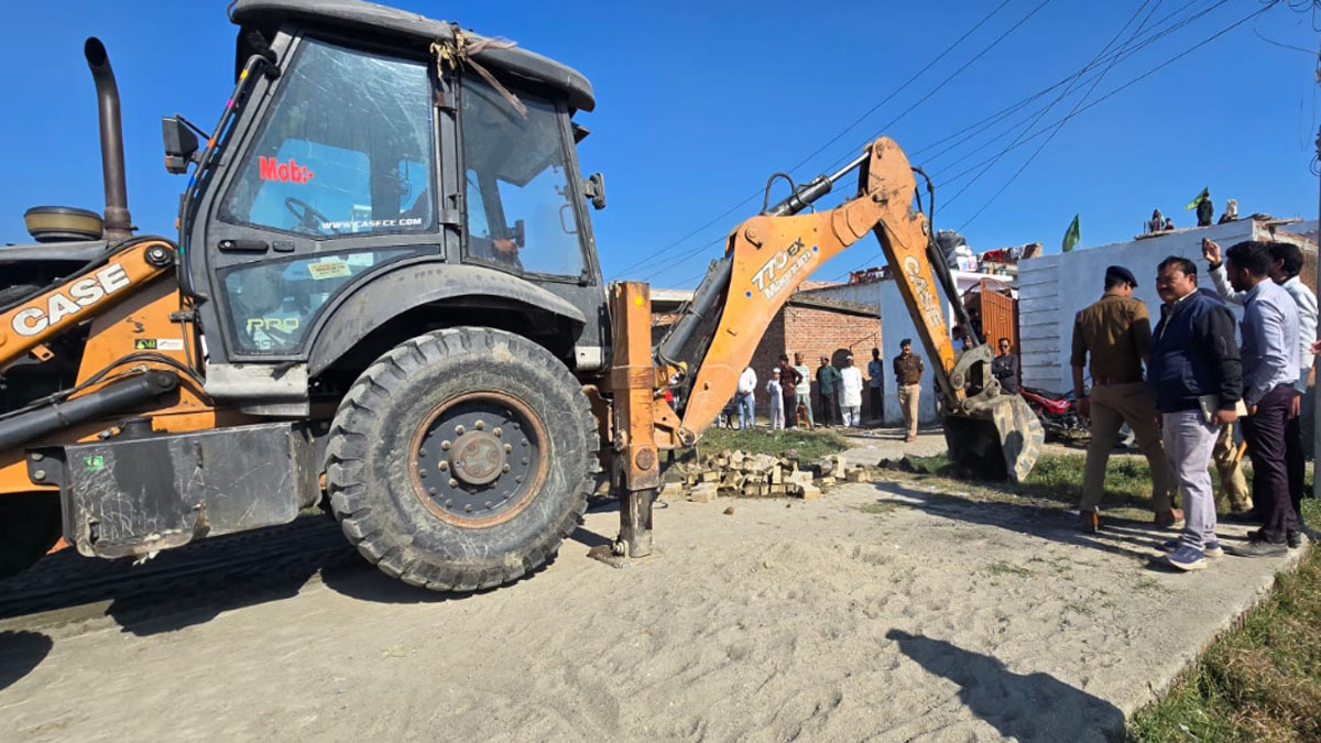 district authority demolished the road in an illegal colony in siroli kala kichha