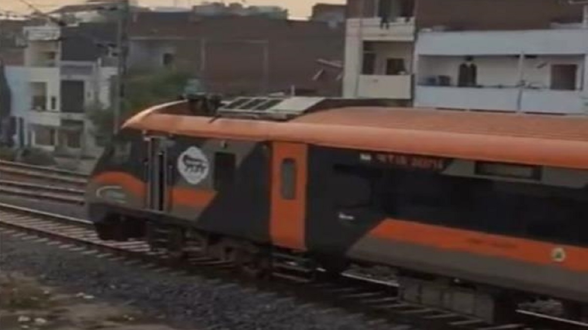 varanasi delhi vande bharat express hit by cattle near prayagraj rambag station accident averted