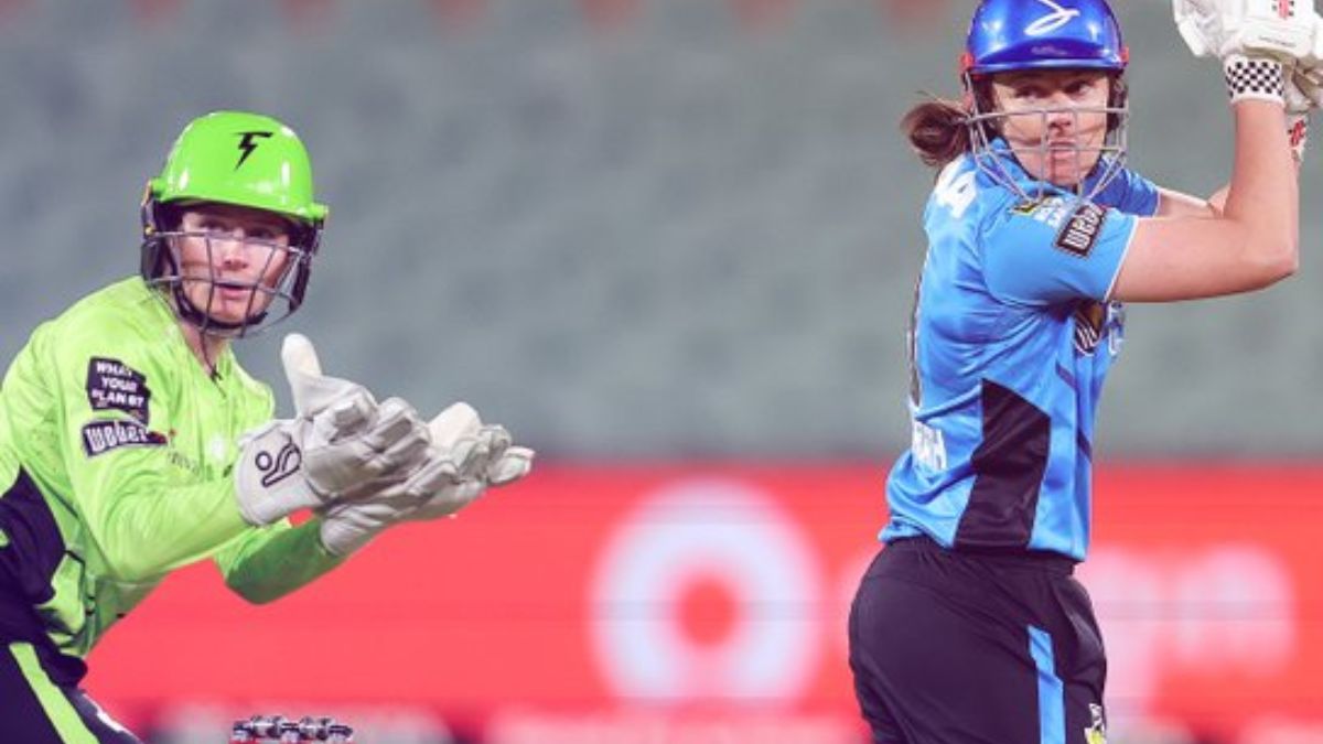 wbbl controversy in the adelaide strikers vs sydney thunder match on friday