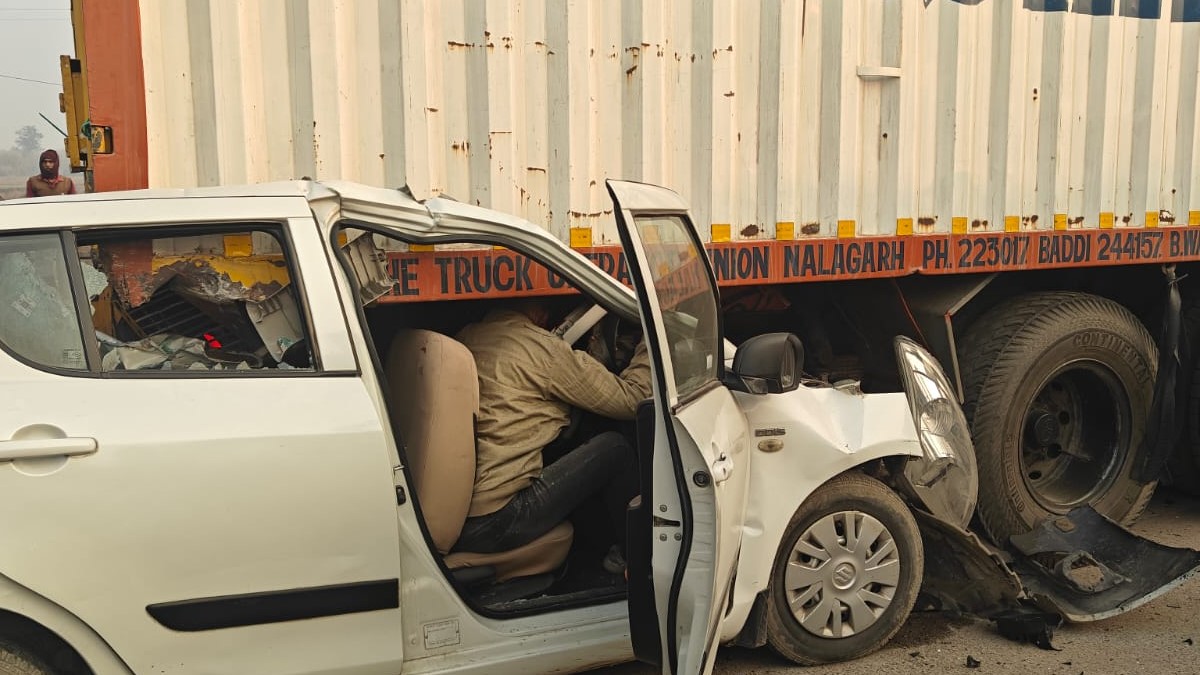 mirzapur road accident four dead including father and son from prayagraj