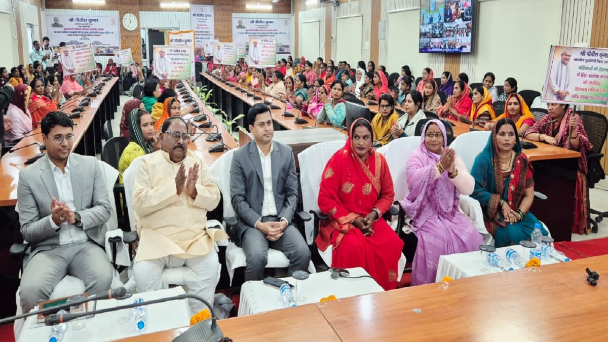 bettiah jeevika didi shares selfreliance story after cm interaction