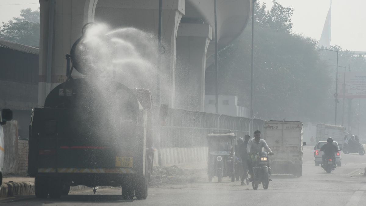 delhi air quality aqi worsens enters very poor category