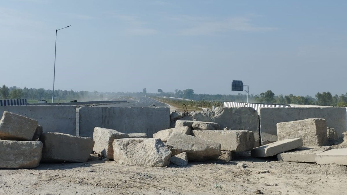 ganga expressway accident in which seven people died administration take an action to illegal cuts sealed after fatal crash