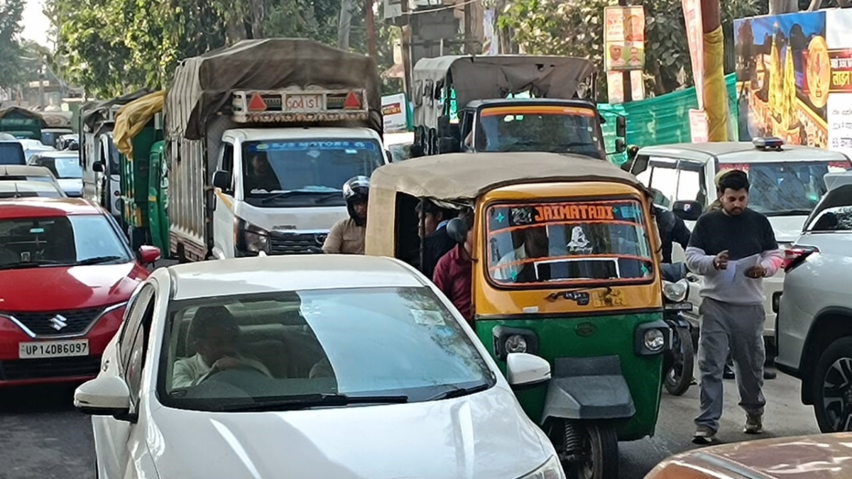 ghaziabad traffic chaos after cm yogis event hourslong jam