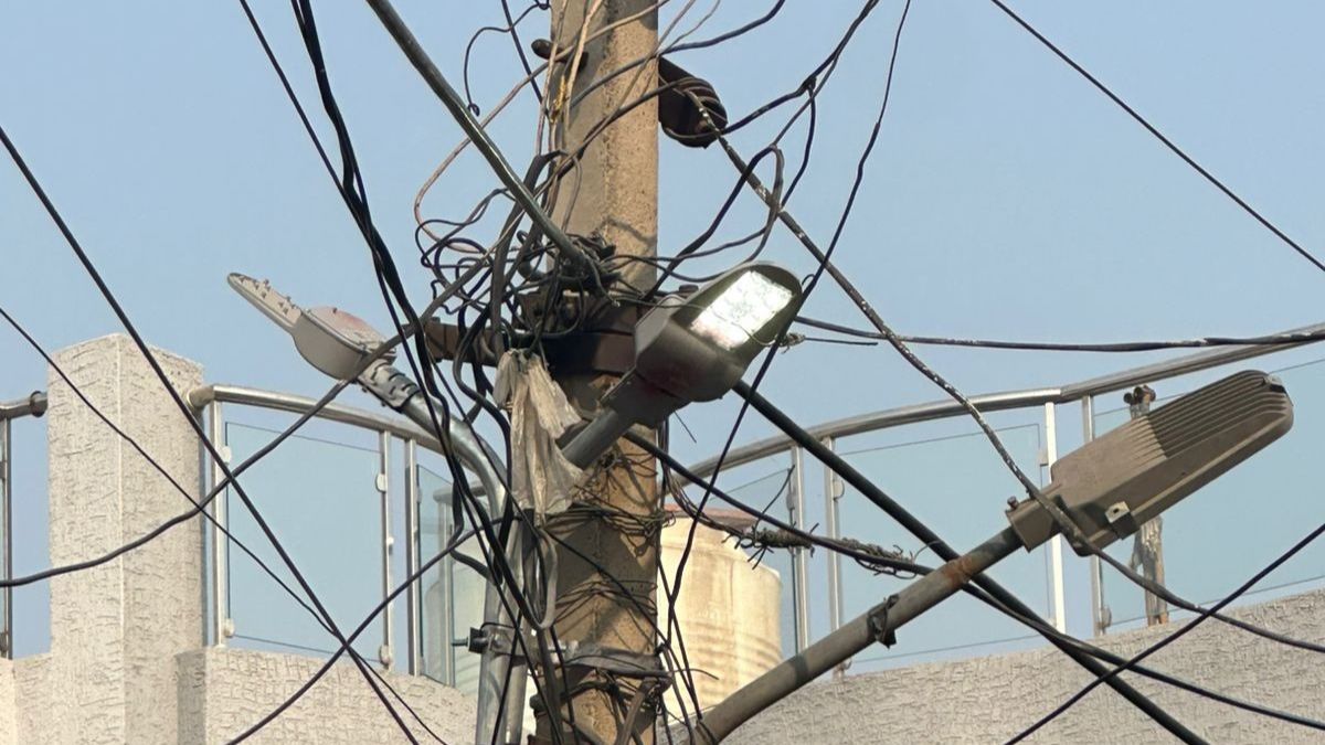 gurugram street light mismanagement darkness on roads waste in lanes