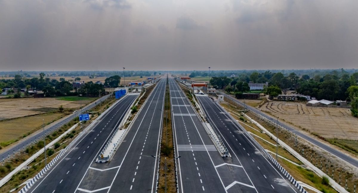 ac bus service starts on gorakhpur link expressway reach lucknow in 4 hours