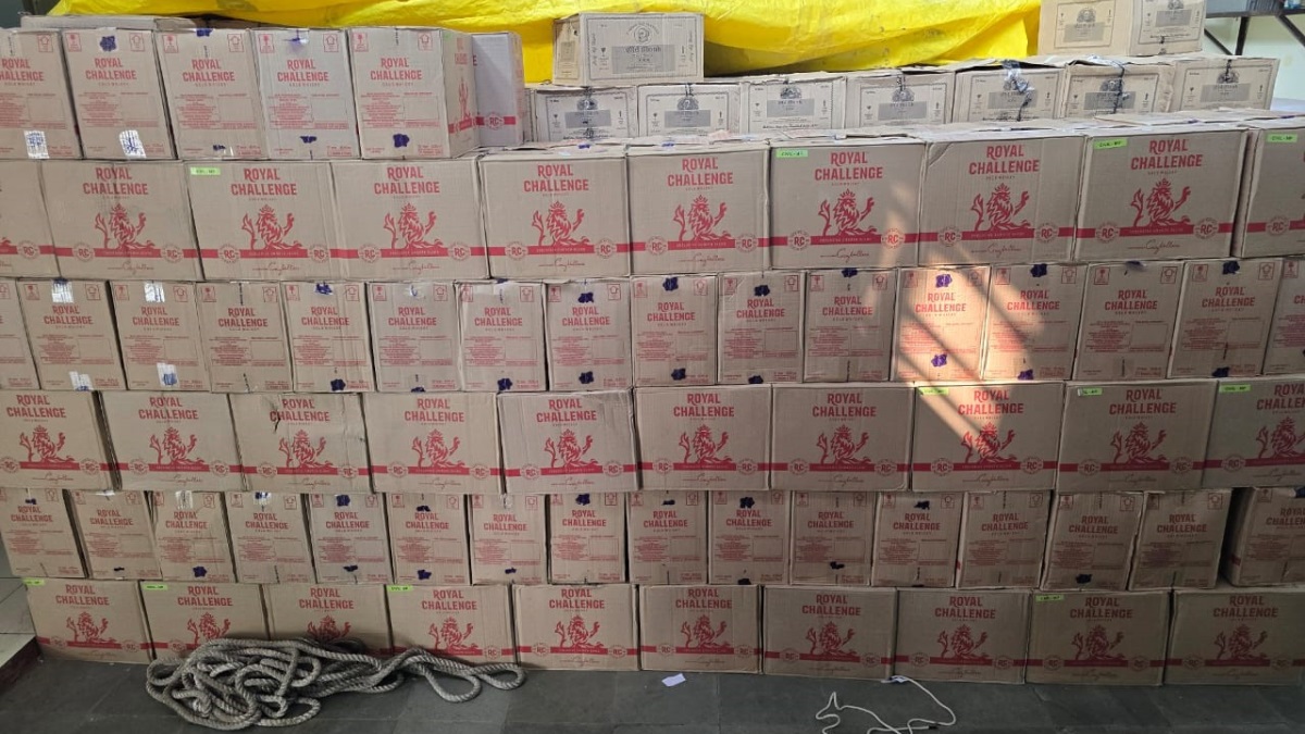 bhopal illicit liquor worth 125 crore seized truck driver arrested