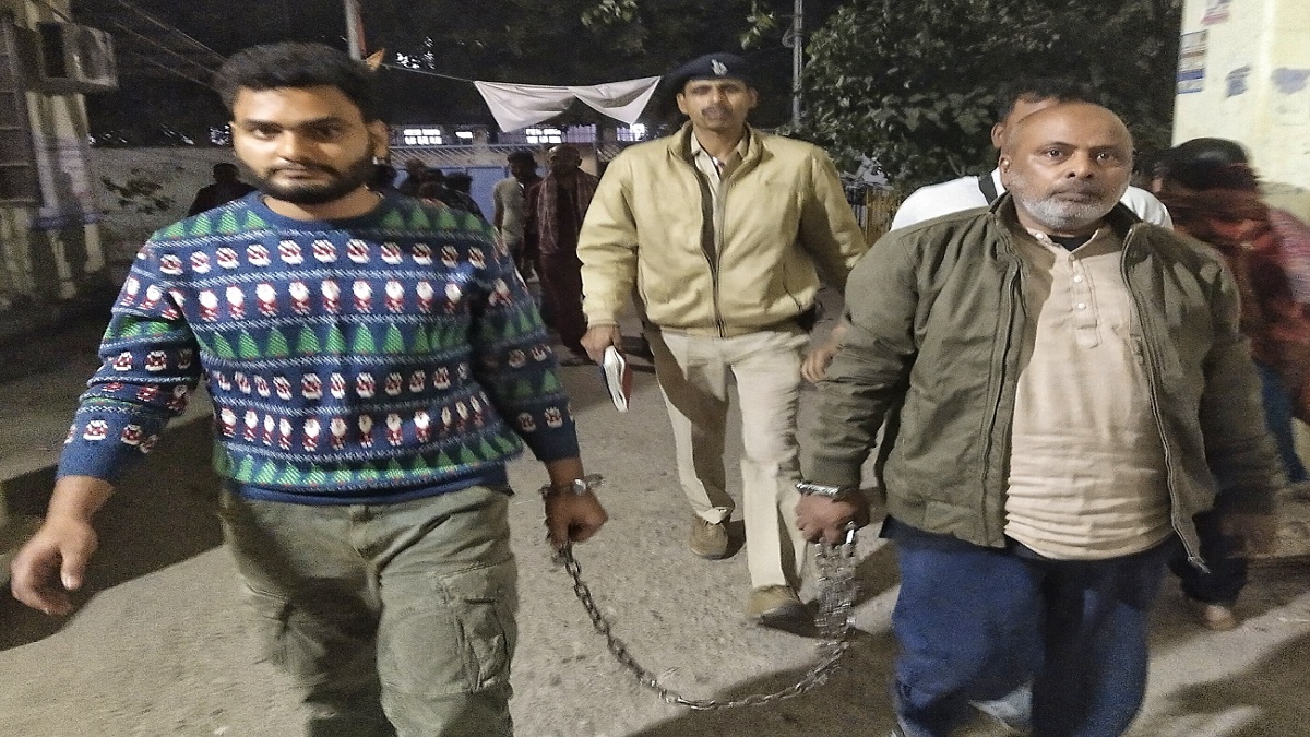 three criminals including the gang leader were arrested from muzaffarpur in madhya pradesh for shooting a businessman and robbing a jewellery shop